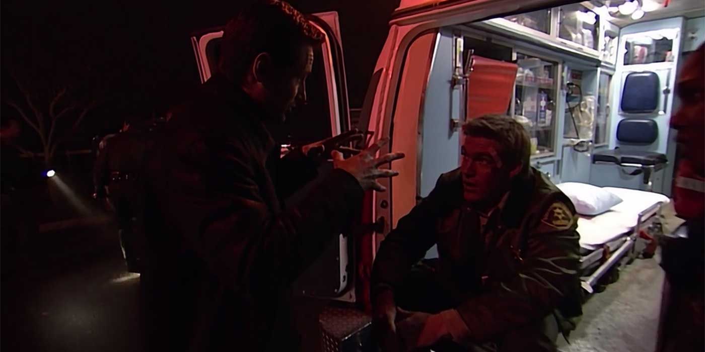   Agente Mulder com o policial X-Cops X-Files