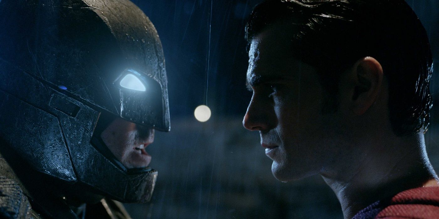 Batman And Superman Confronting Face To Face - Batman V Superman: Dawn Of Justice