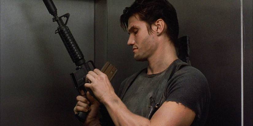 Dolph Lundgren in The Punisher reloading a rifle