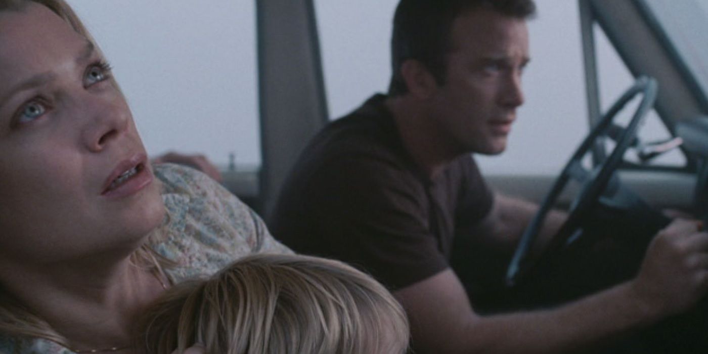 Laurie Holden and Thomas Jane in The Mist