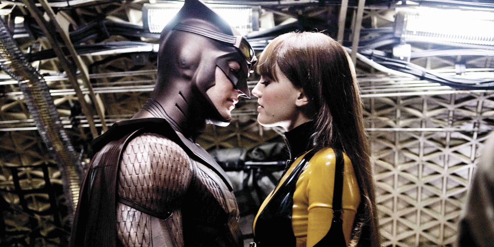 Silk Spectre and Nite Owl prepare to kiss in the Watchmen movie