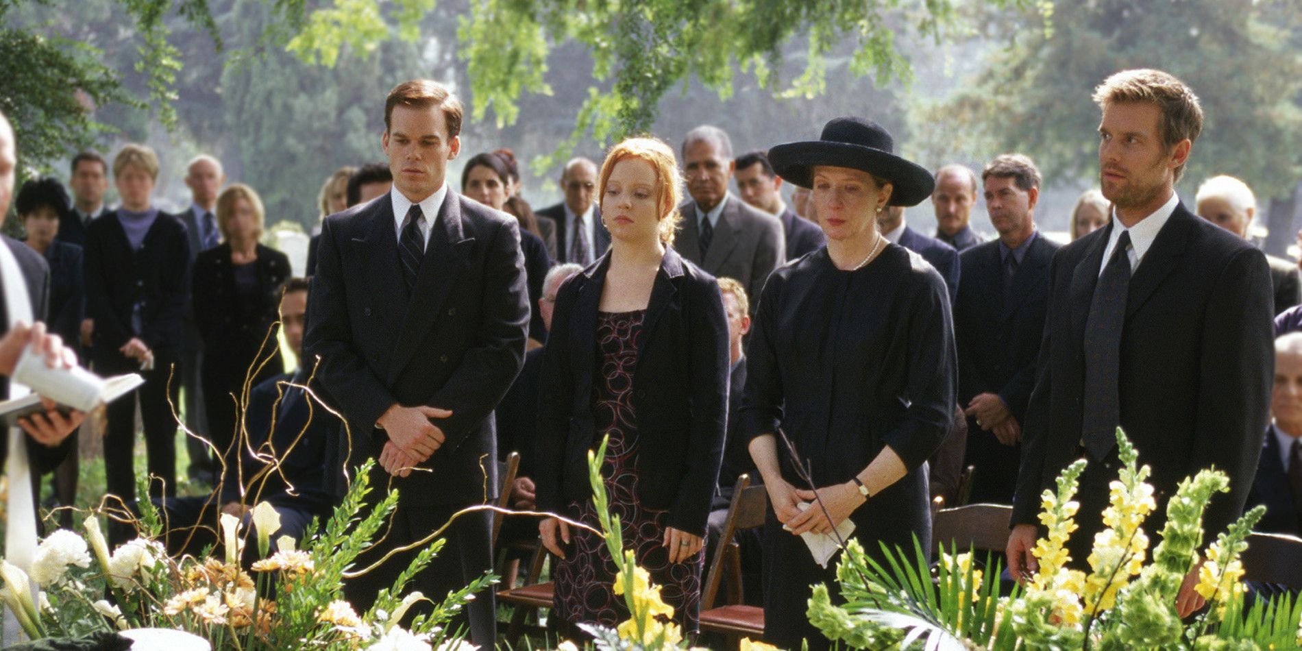 The Fisher family ay a funeral in the Six Feet Under Pilot