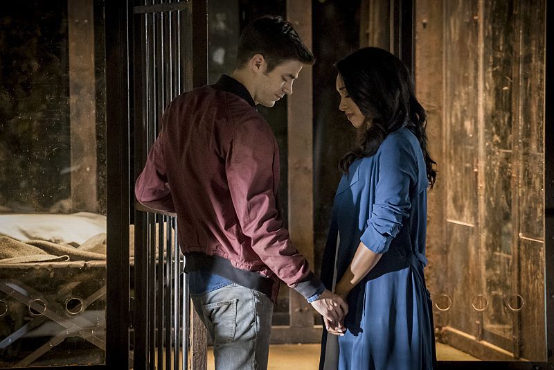The Flash - Flashpoint - Barry and Iris hold hands