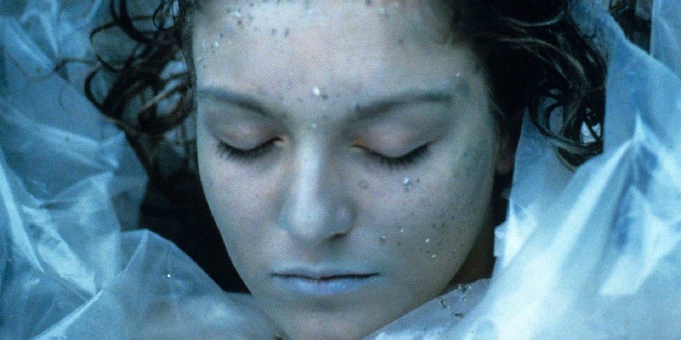 The frozen body of Laura Palmer (Sheryl Lee) in Twin Peaks