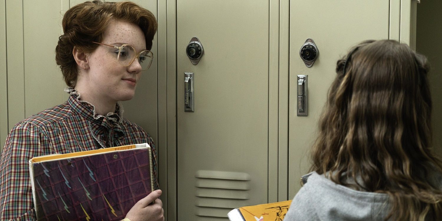Barb and Nancy talking at their high school lockers on Stranger Things