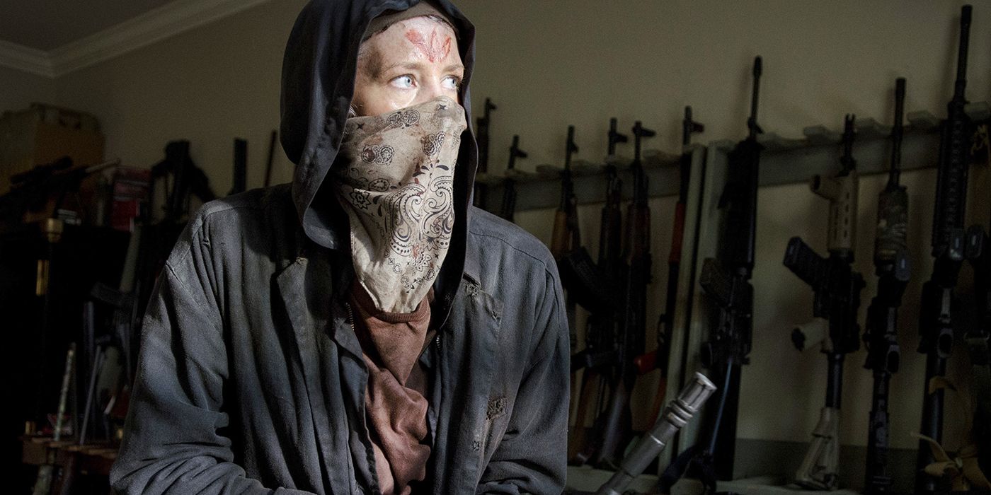 Carol vestida como inimiga em The Walking Dead