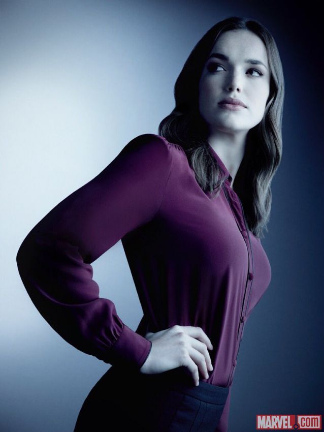 Elizabeth Henstridge as Simmons in Agents of S.H.I.E.L.D. Season 4