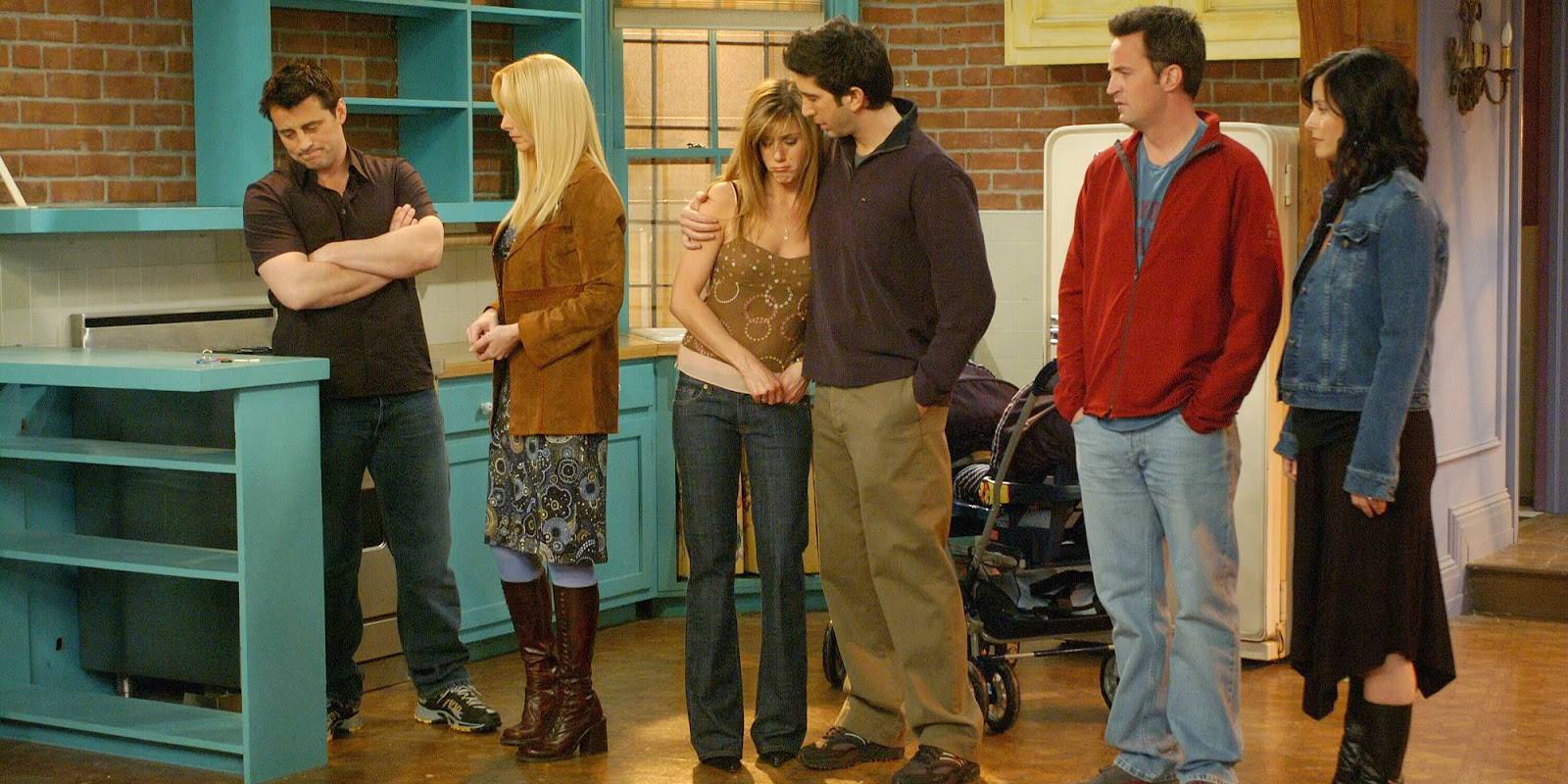 Joey, Phoebe, Rachel, Ross, Chandler e Monica em pé no apartamento no final de Friends