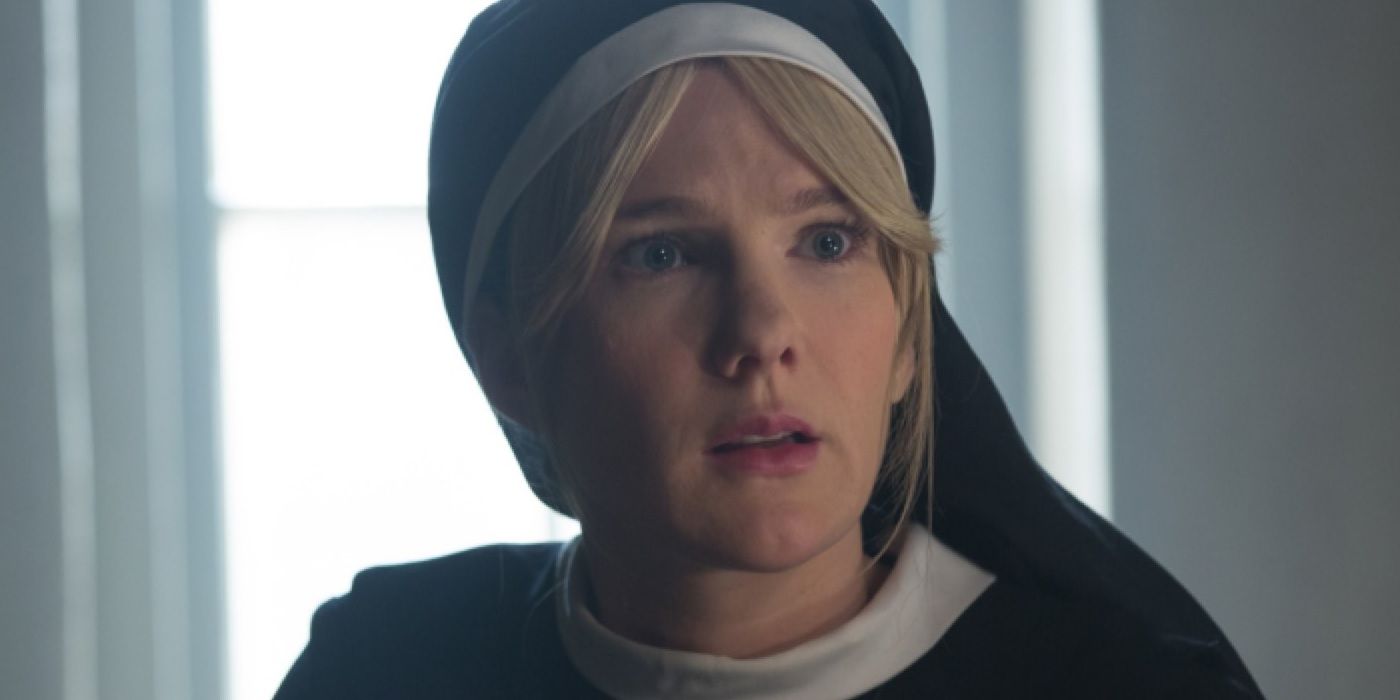 Lily Rabe como Irmã Mary Eunice McKee vestindo seu traje completo de freira em American Horror Story Asylum