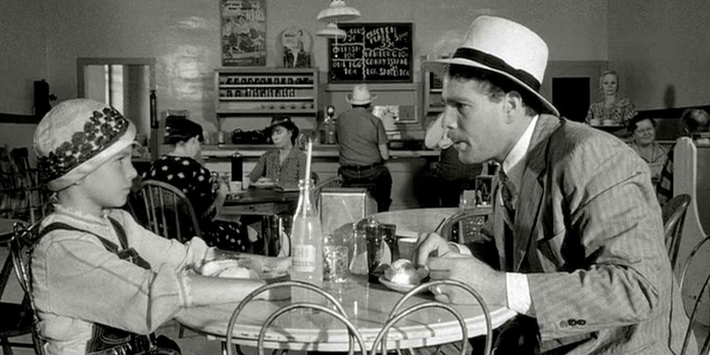Tatum and Ryan O'Neal eating together in Paper Moon