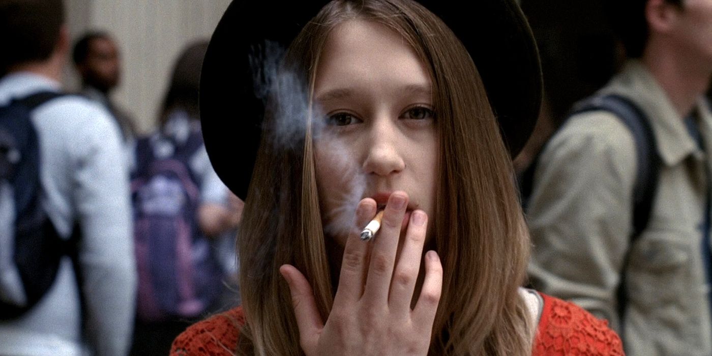 Violet Harmon smoking in American Horror Story Murder House