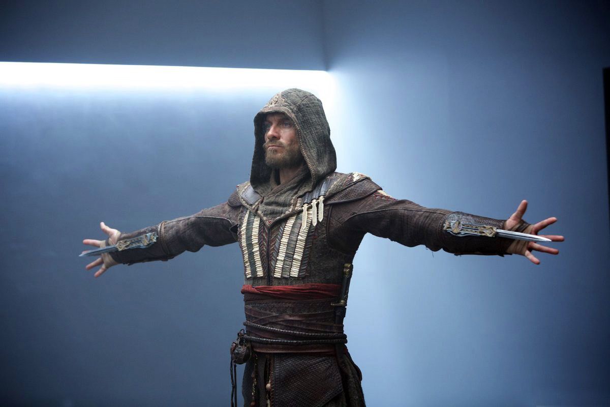 Assassin's Creed (2016) - Michael Fassbender with arm blades