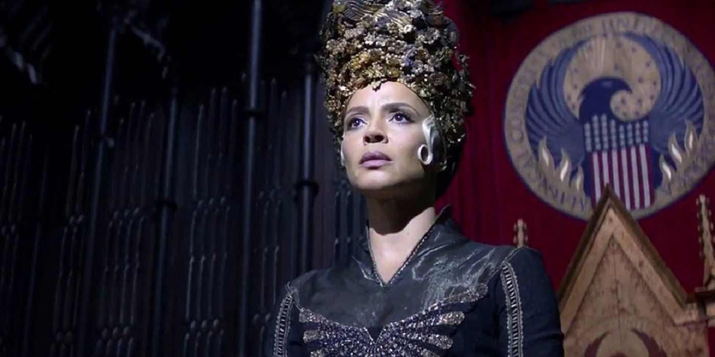 Seraphina Picquery como chefe de Macusa em Animais Fantásticos 