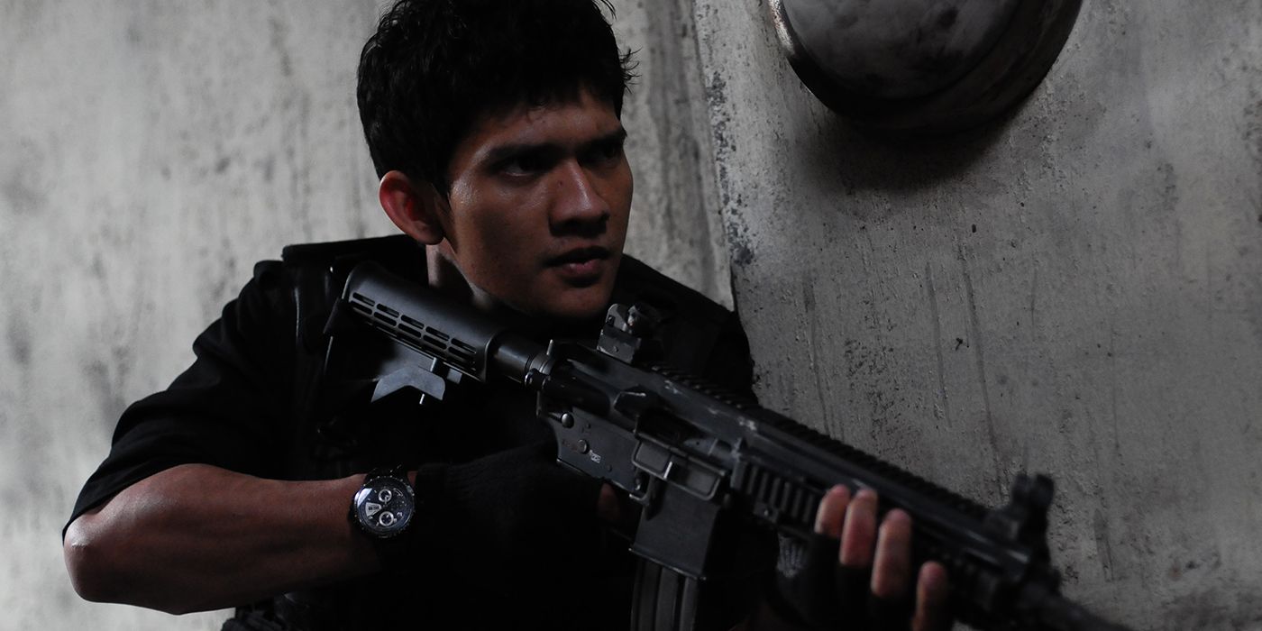 Iko Uwais with his gun in The Raid: Redemption