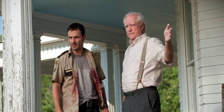 The Walking Dead prova teoria de Rick Grimes, depois de dez anos - 4 11 Walking Dead Hershel and Rick at the Farm on the Porch.jpg?q=50&fit=crop&w=740&h=370&dpr=1 - The Walking Dead prova teoria de Rick Grimes, depois de dez anos
