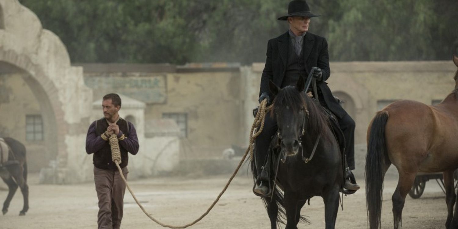 Clifton Collins Jr and Ed Harris in Westworld