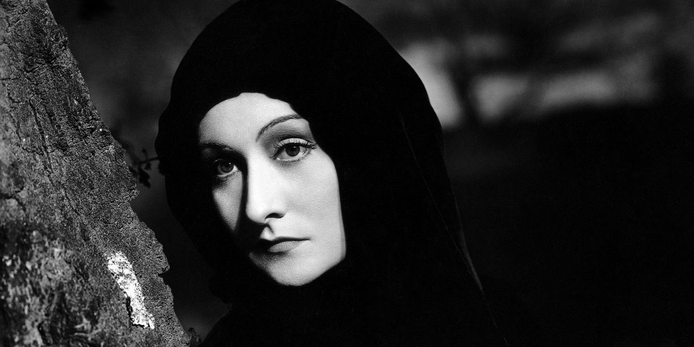 Gloria Holden lurks in Dracula's Daughter