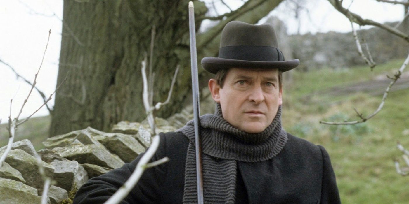 Jeremy Brett como Sherlock Holmes nas charnecas