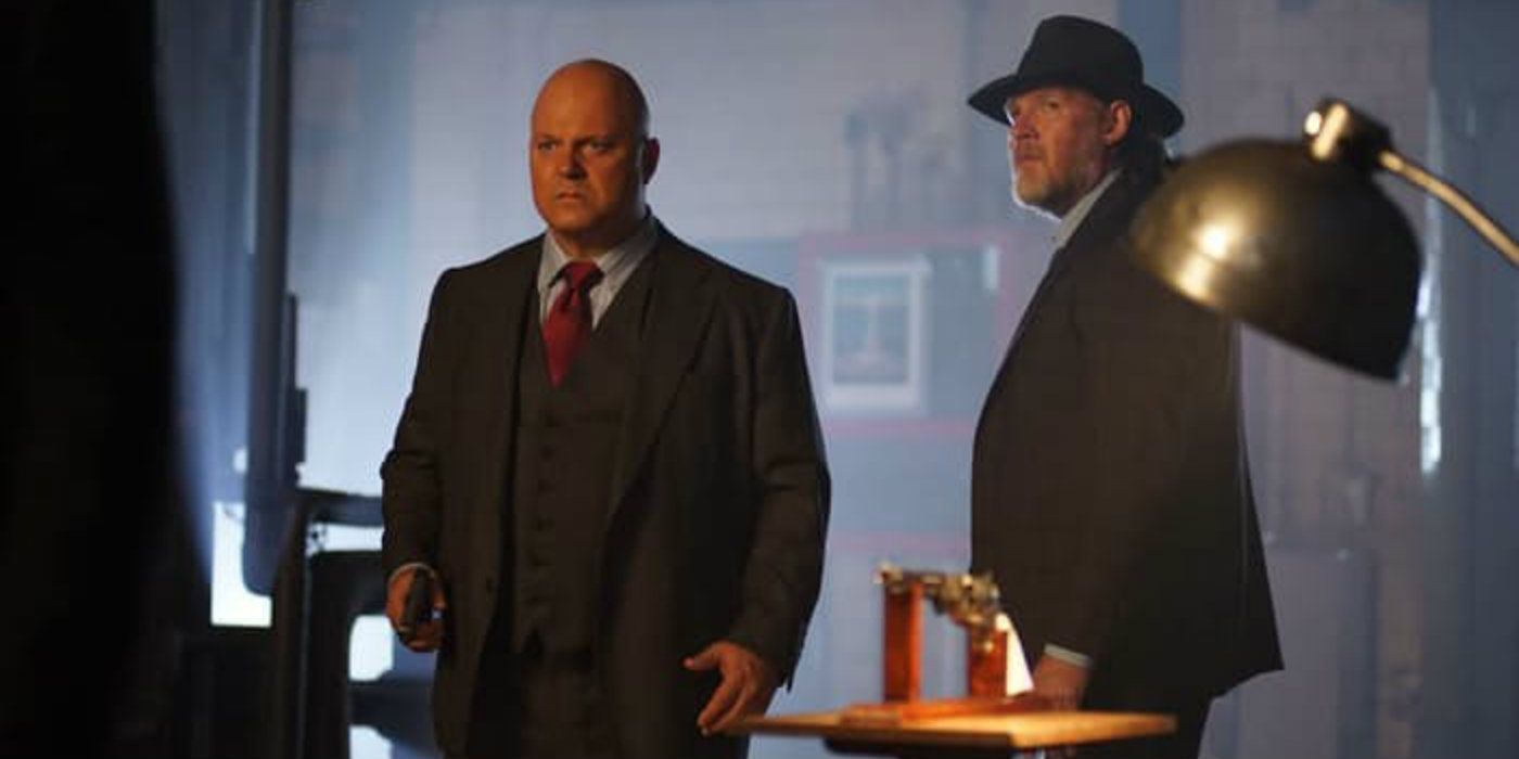 Michael Chiklis and Donal Logue in Gotham