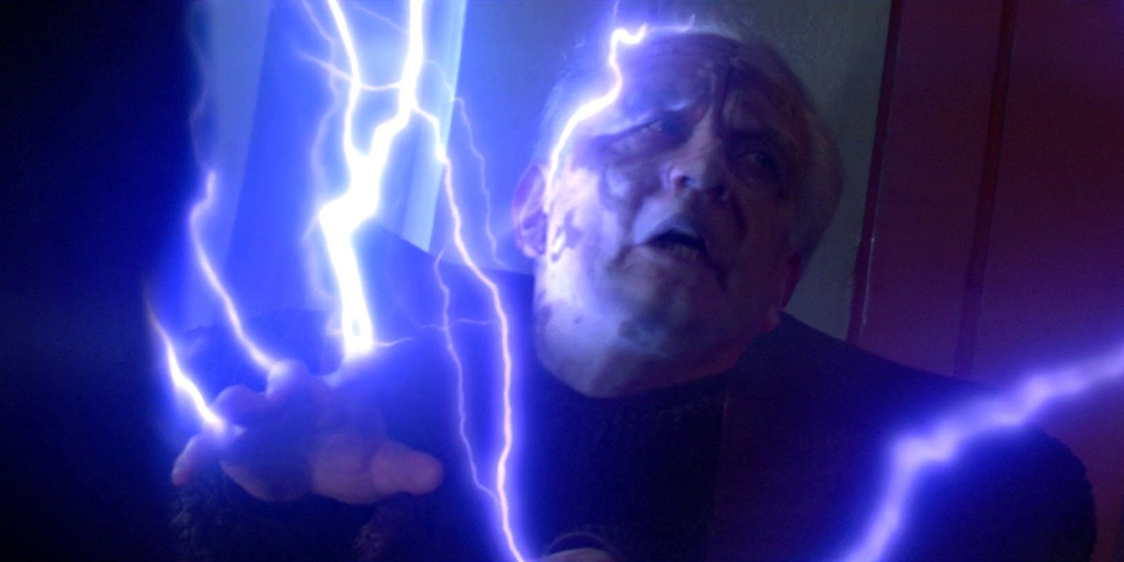 Palpatine's face deforming in Star Wars Revenge of the Sith