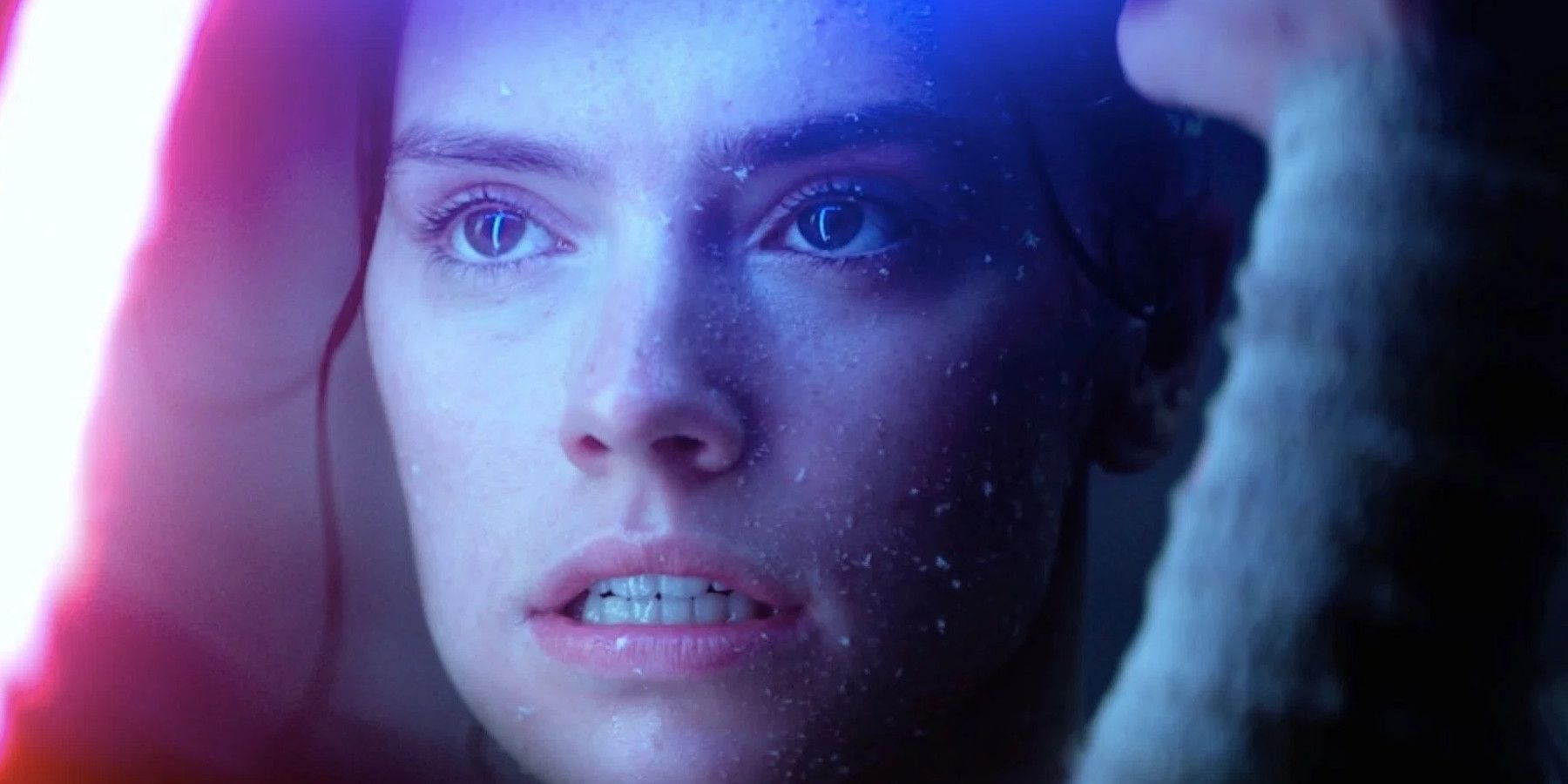The Force Speaks to Rey During Her Duel With Kylo Ren in Star Wars The Force Awakens