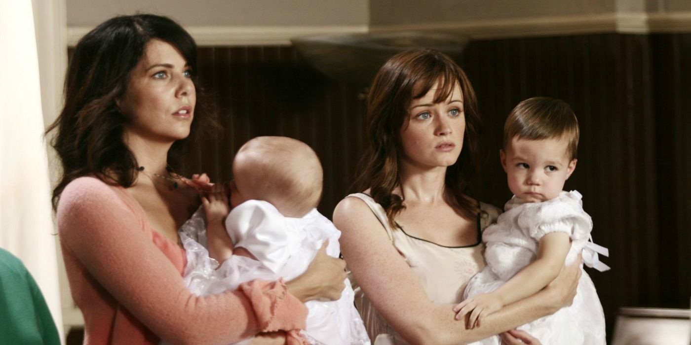 Rory and Lorelai with babies in Gilmore Girls