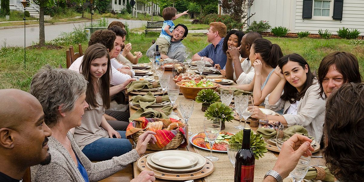 Scena da sogno della cena domenicale della settima stagione di Walking Dead