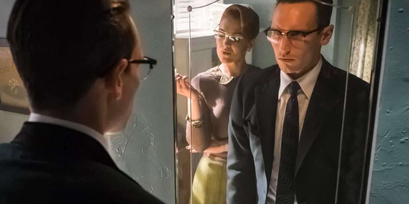 Cory Michael Smith and Chelsea Spack in Gotham