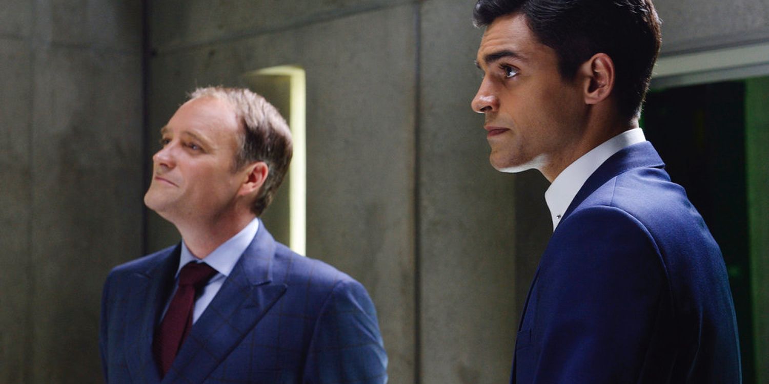 David Hewlett and Sean Teale in Incorporated Season 1 Episode 1