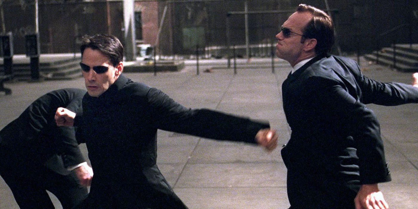 Keanu Reeves and Hugo Weaving fighting in Matrix Reloaded