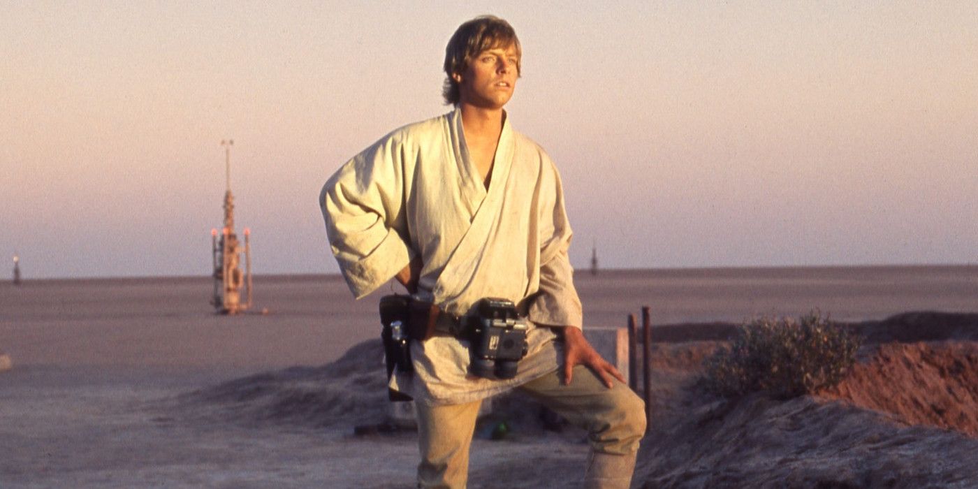 Luke Skywalker em Tatooine olhando para longe em Uma Nova Esperança.