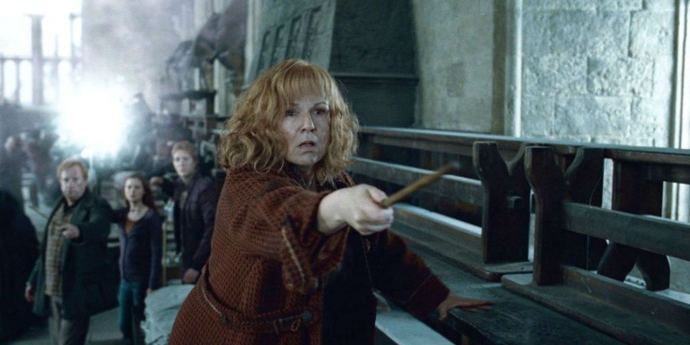 Molly Weasley aiming her wand in Harry Potter and the Deathly Hallows Part 2