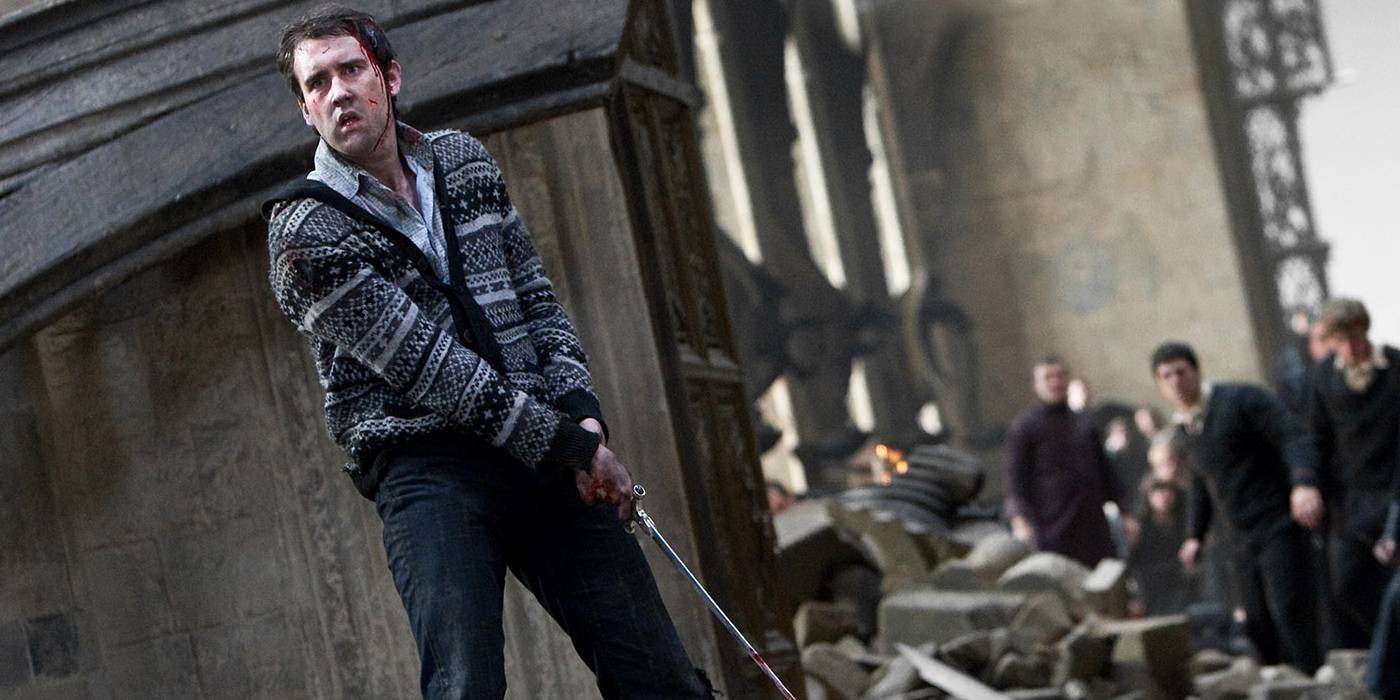Neville Longbottom empunhando a espada da Grifinória em Harry Potter e as Relíquias da Morte: Parte II