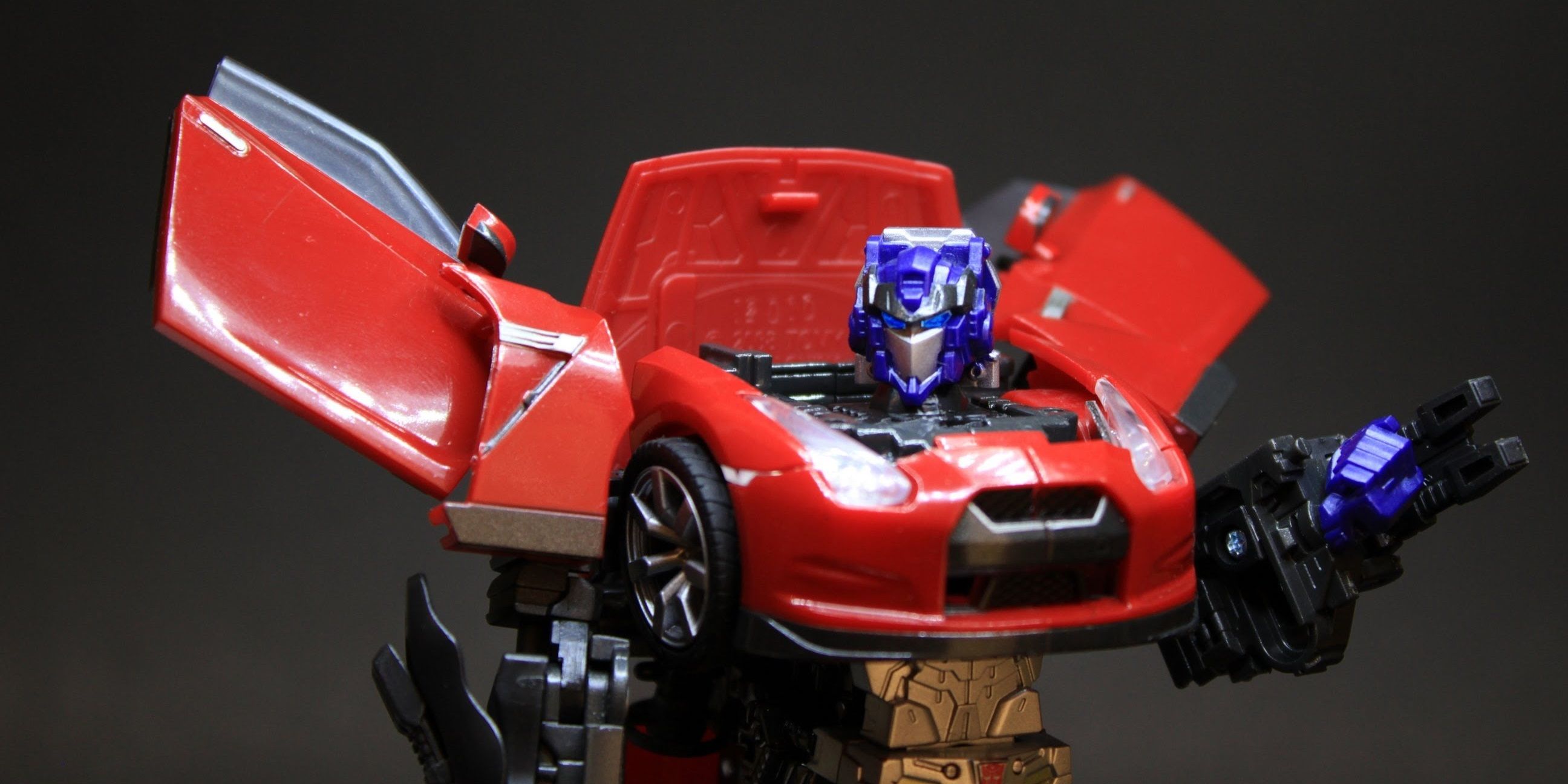 Optimus Prime as a Nissan GT-R in robot mode