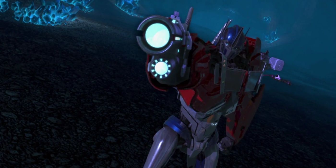 Optimus Prime morphs weapons in Transformers Prime