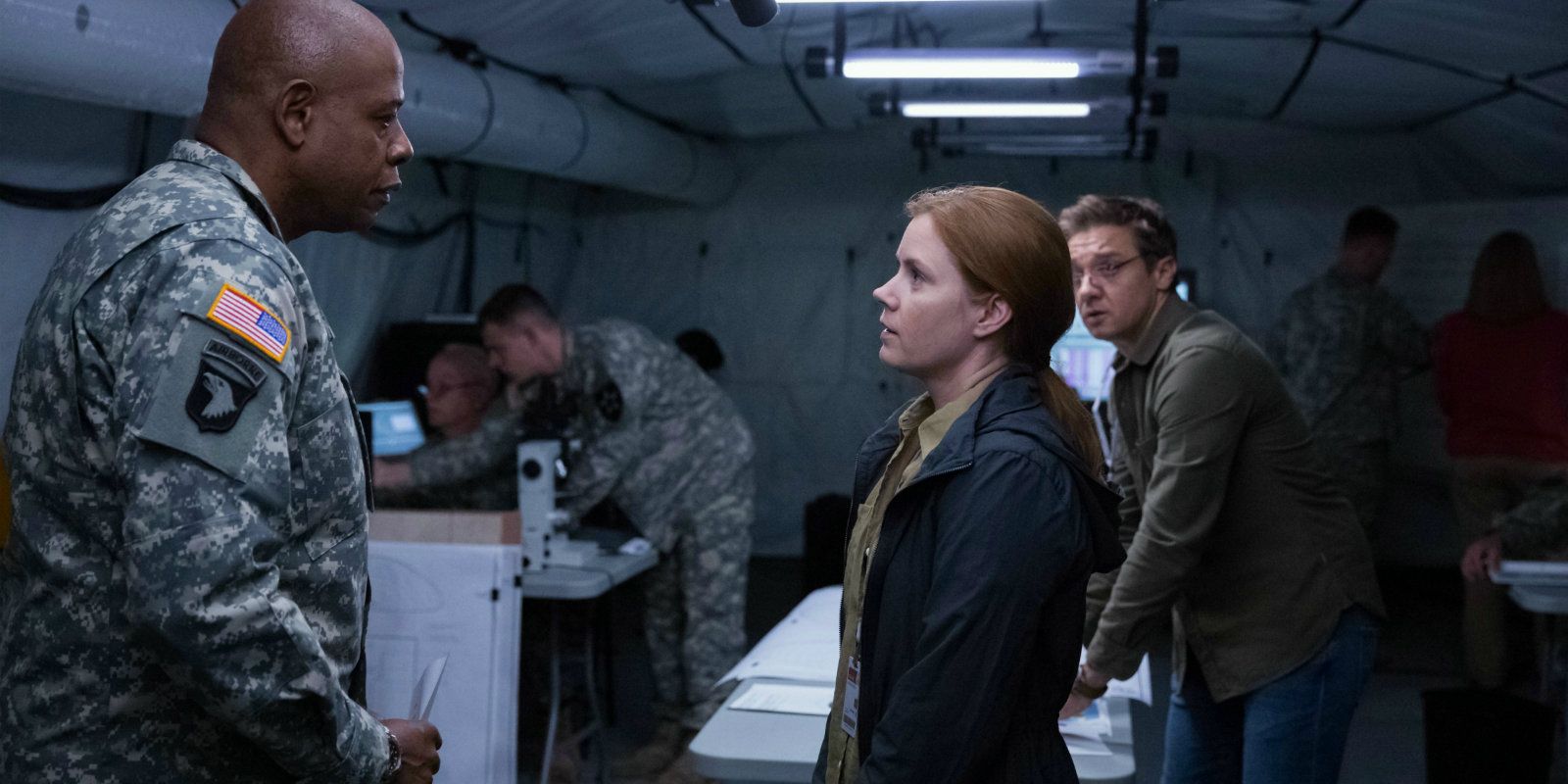 Forest Whitaker, Amy Adams et Jeremy Renner dans Arrival