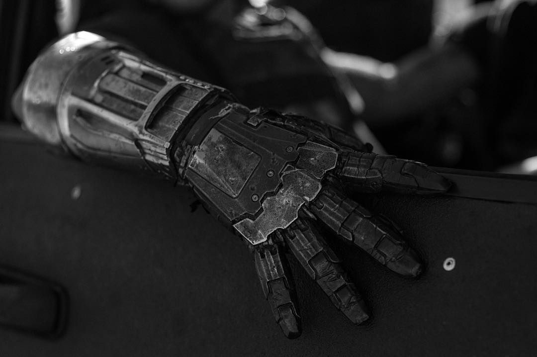 Logan - Metal Hand