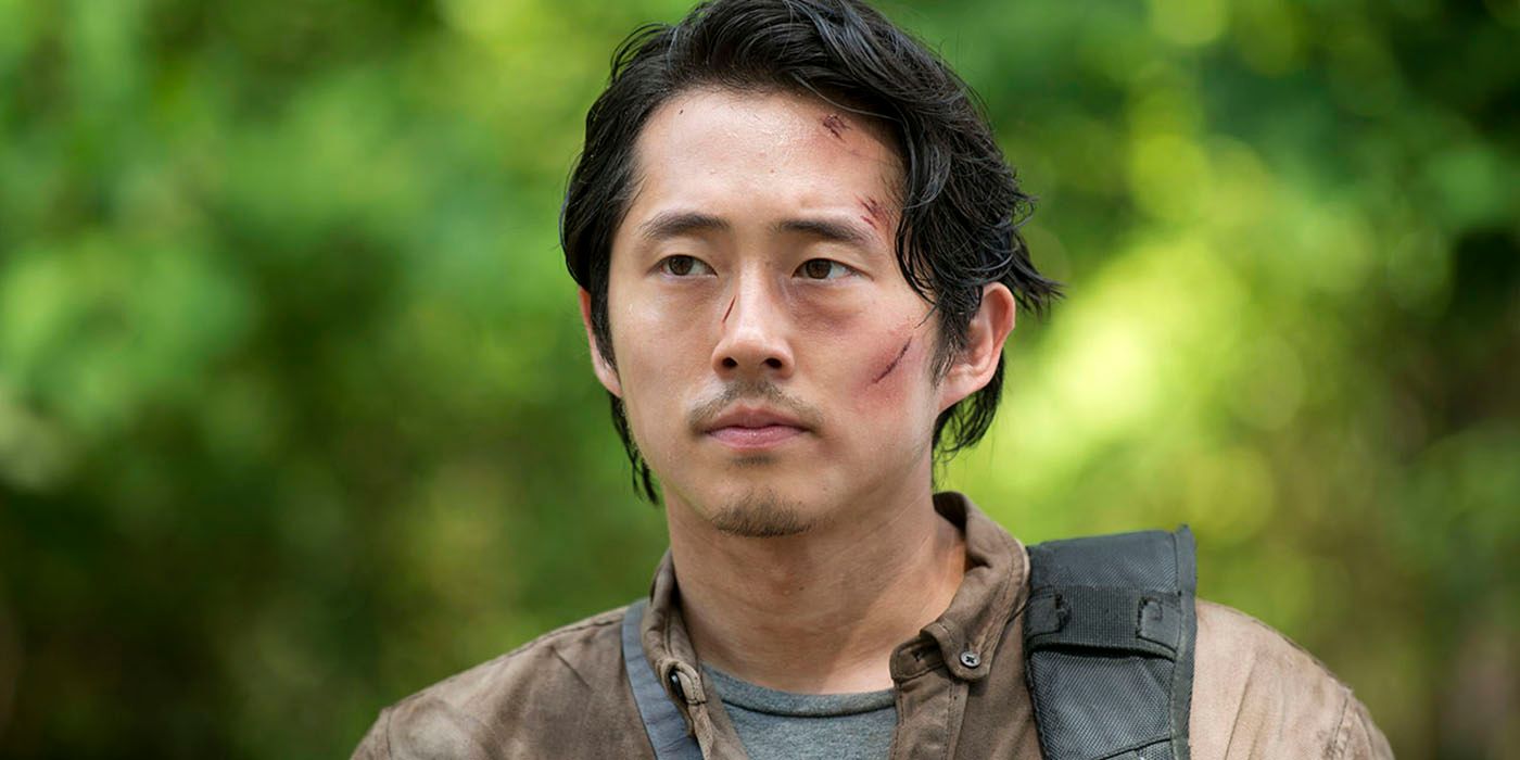 Steven Yuen as Glenn with cuts on his face in The Walking Dead