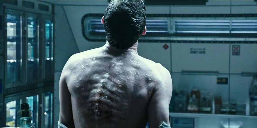 The spine-burster showing through the skin in Alien: Covenant