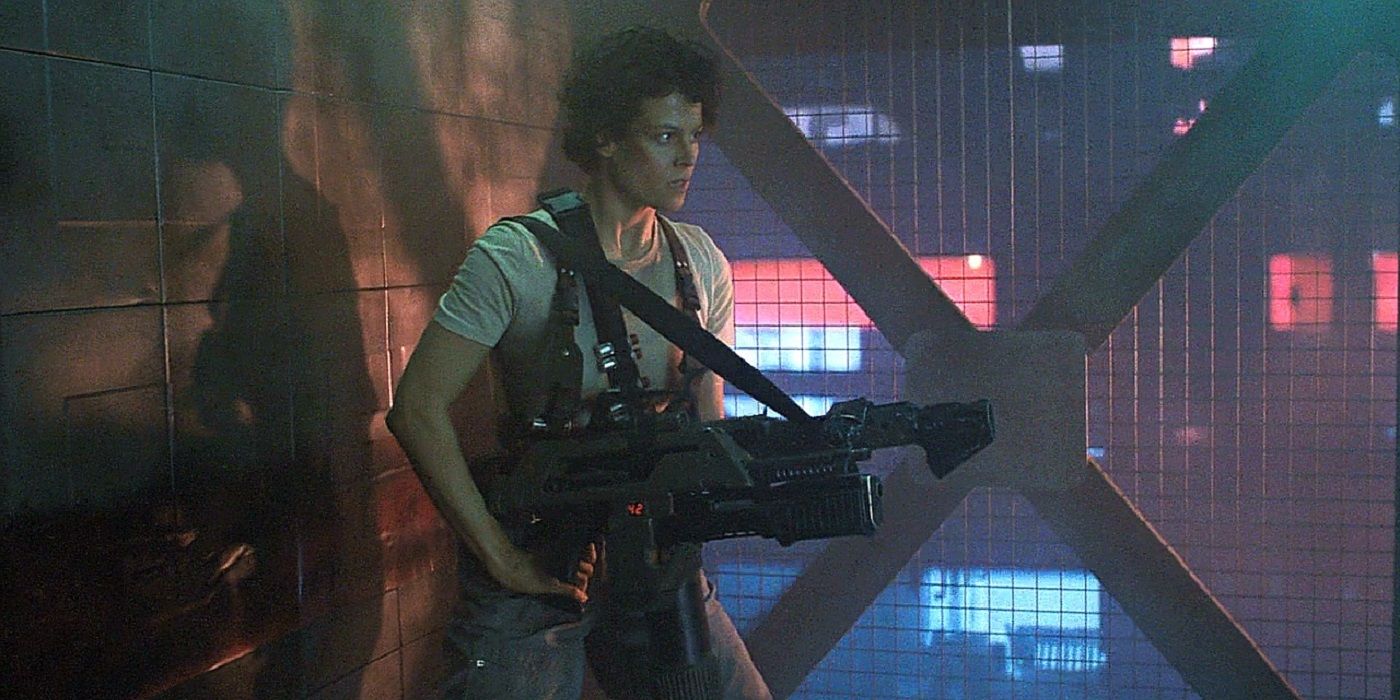 Ellen Ripley wielding her pulse rifle/flamethrower combo in Aliens