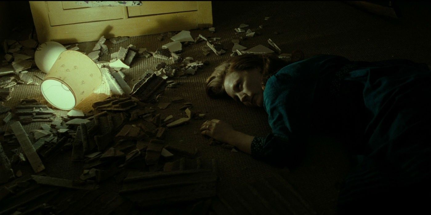 Geraldine Somerville as Lily Potter Death Scene
