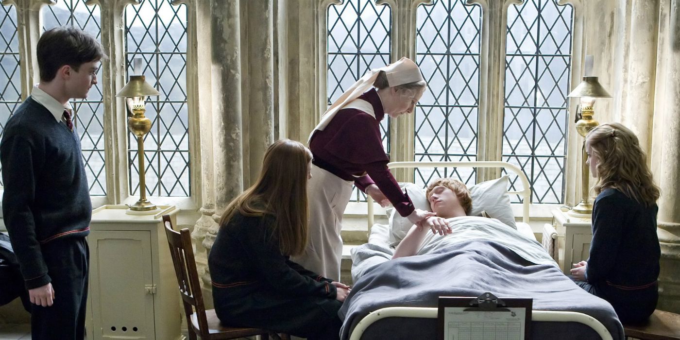 Harry Potter, Ginny and Hermione visiting Ron in the Hogwarts infirmary