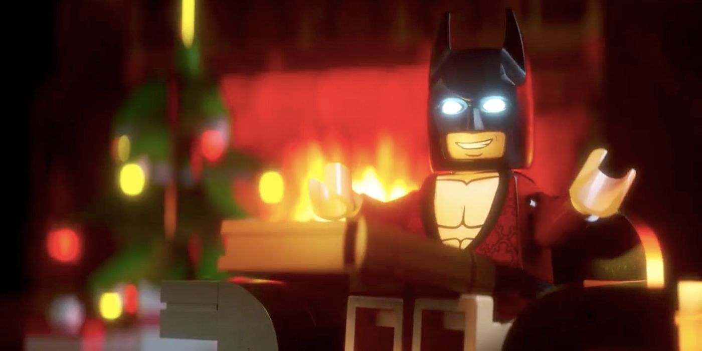 Um lego Batman sentado em sua sala de estar em Lego Batman