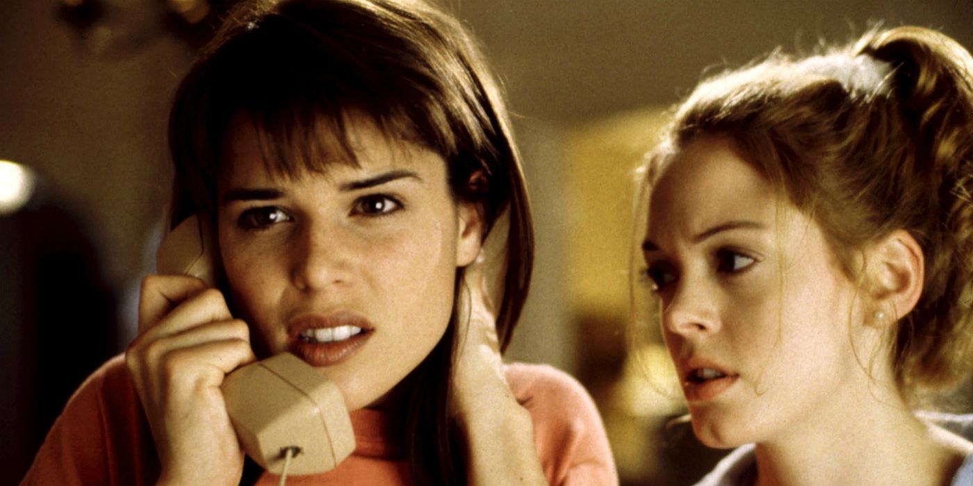 Sidney and Tatum on the phone in Scream