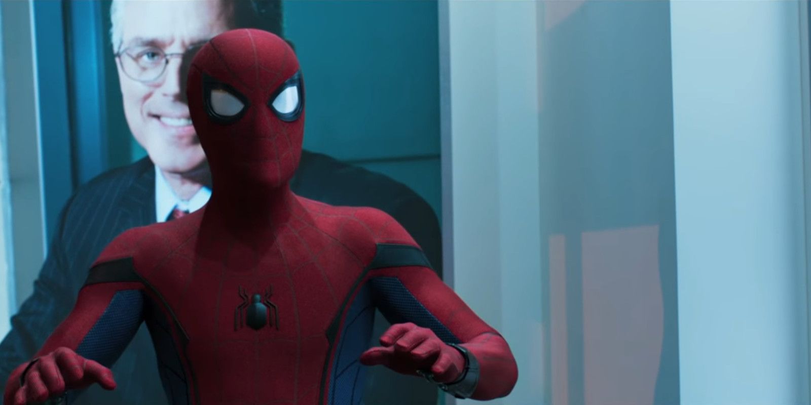 Spider-Man Homecoming - Spider-Man stops robbery