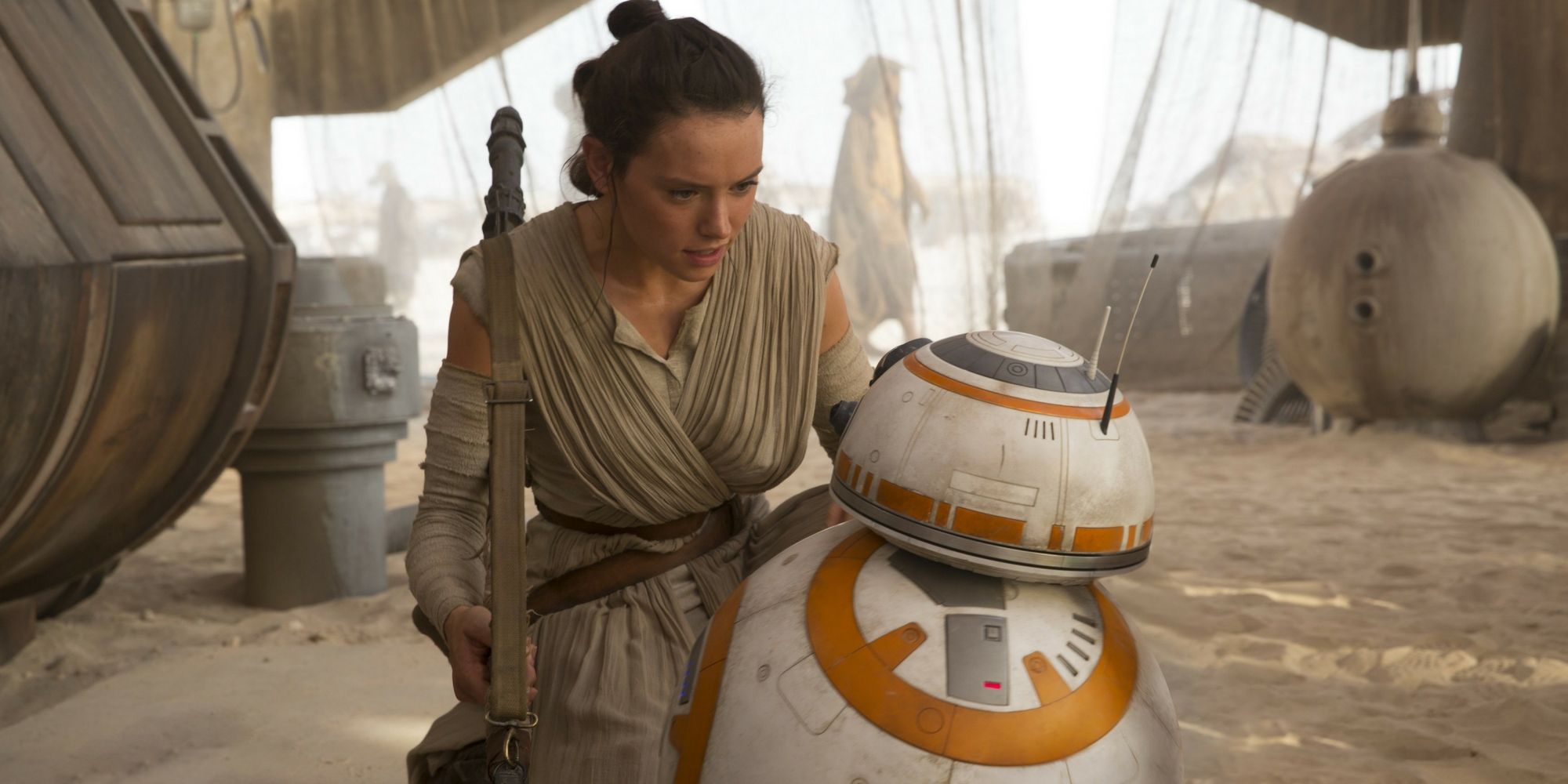 Rey talks to BB8 in Star Wars: The Force Awakens