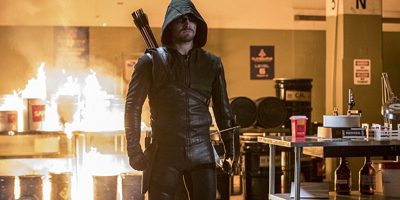 Stephen Amell as Green Arrow in Arrow Season 5 Episode 9