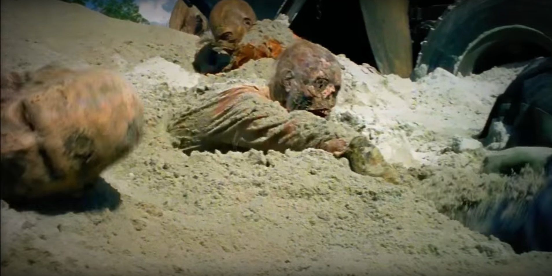 The Walking Dead Zombies In The Sand