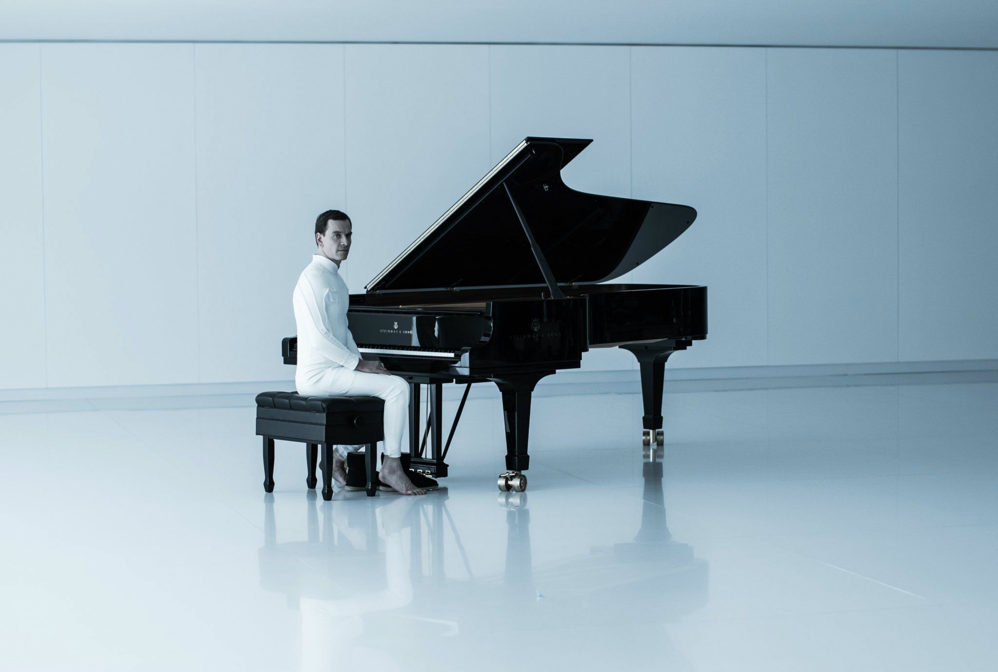Alien: Covenant - Michael Fassbender on piano