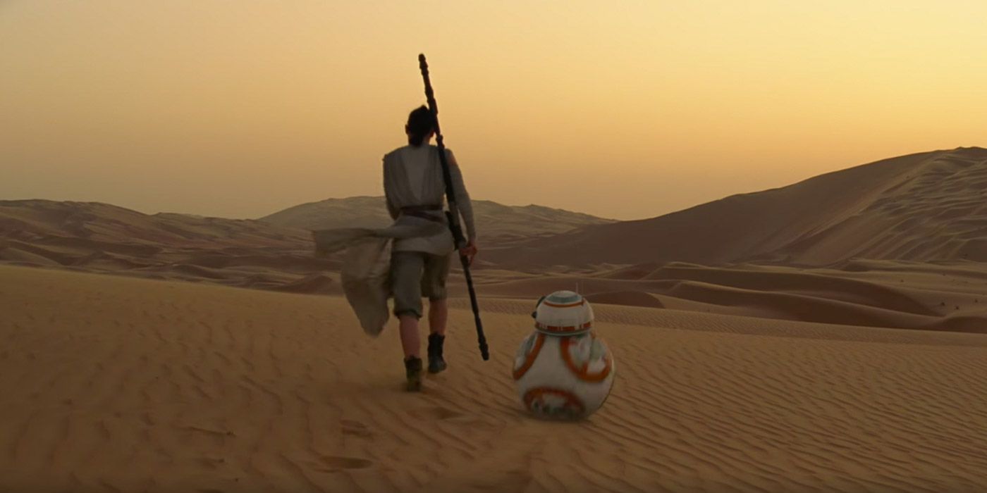 Rey BB-8 Walking in Tatooine Desert